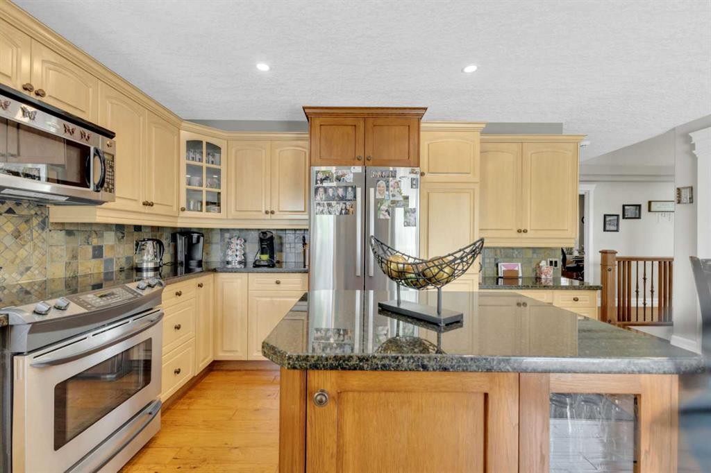 









20


Lakes

Close,
Lacombe,




AB
T4L 1S4

