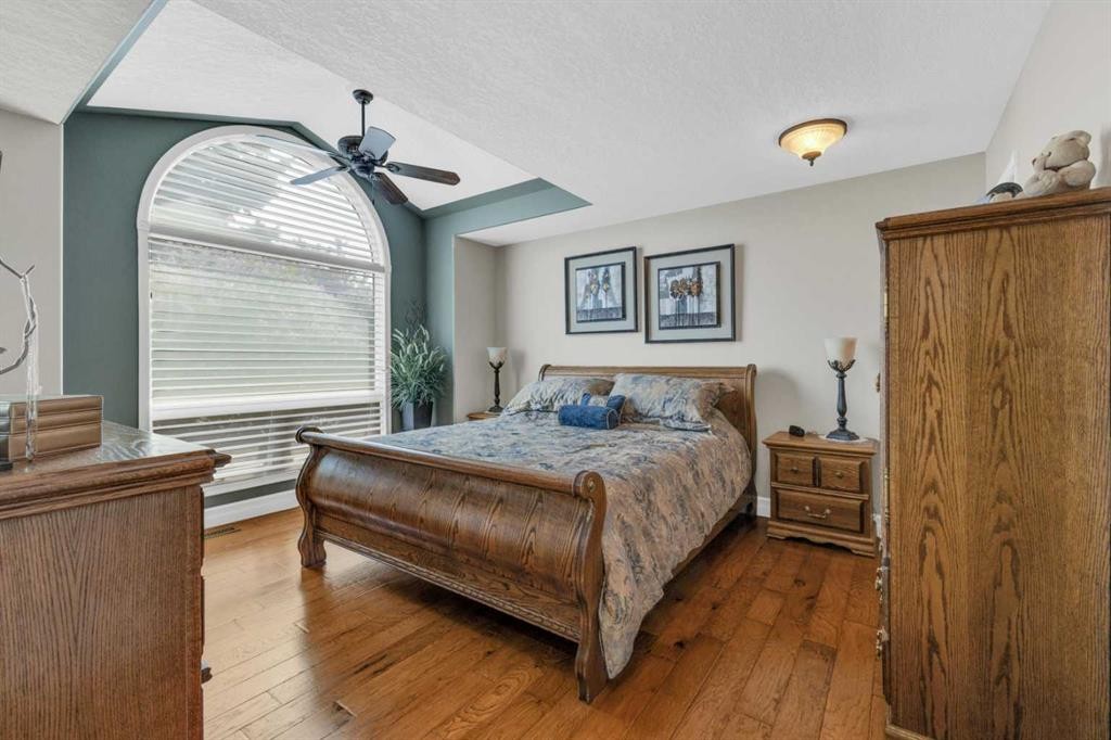 









20


Lakes

Close,
Lacombe,




AB
T4L 1S4

