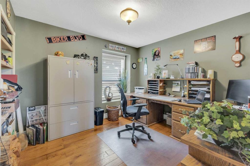 









20


Lakes

Close,
Lacombe,




AB
T4L 1S4

