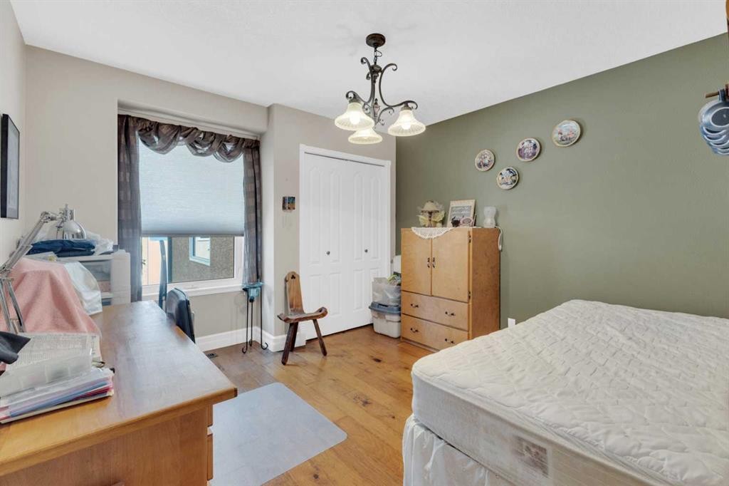 









20


Lakes

Close,
Lacombe,




AB
T4L 1S4

