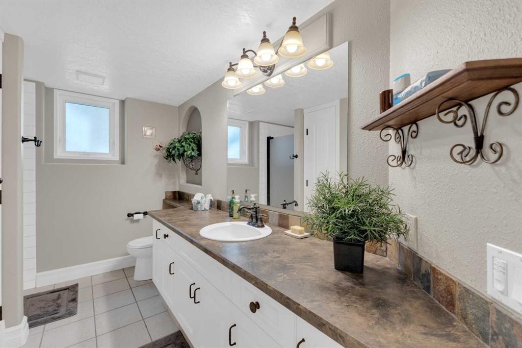 









20


Lakes

Close,
Lacombe,




AB
T4L 1S4

