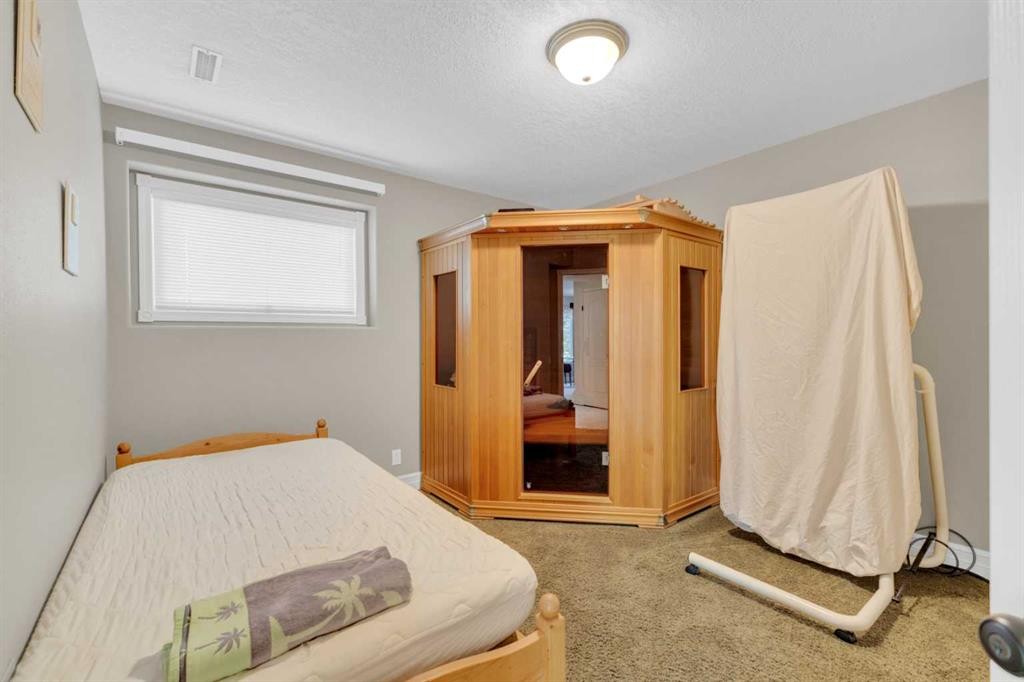 









20


Lakes

Close,
Lacombe,




AB
T4L 1S4

