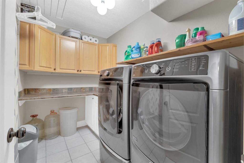 









20


Lakes

Close,
Lacombe,




AB
T4L 1S4

