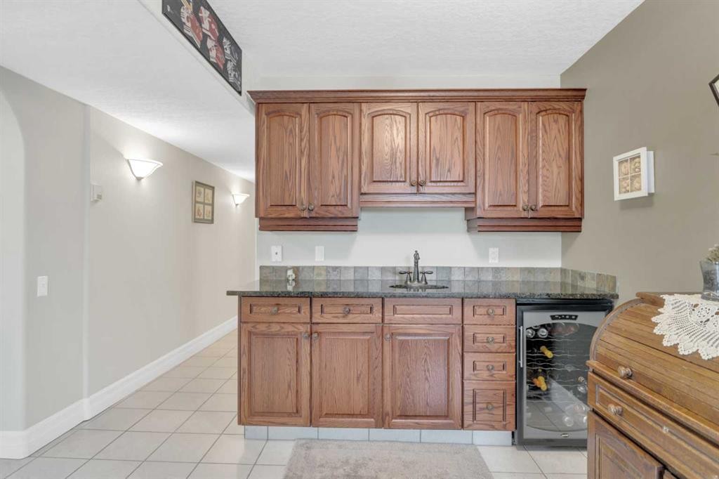 









20


Lakes

Close,
Lacombe,




AB
T4L 1S4

