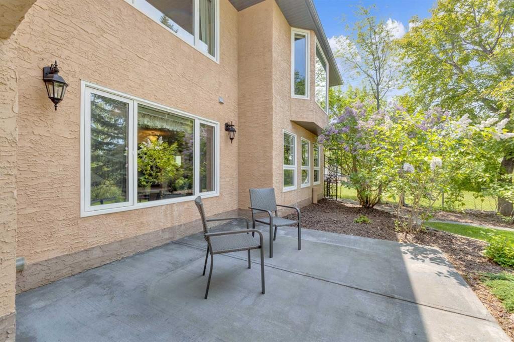 









20


Lakes

Close,
Lacombe,




AB
T4L 1S4

