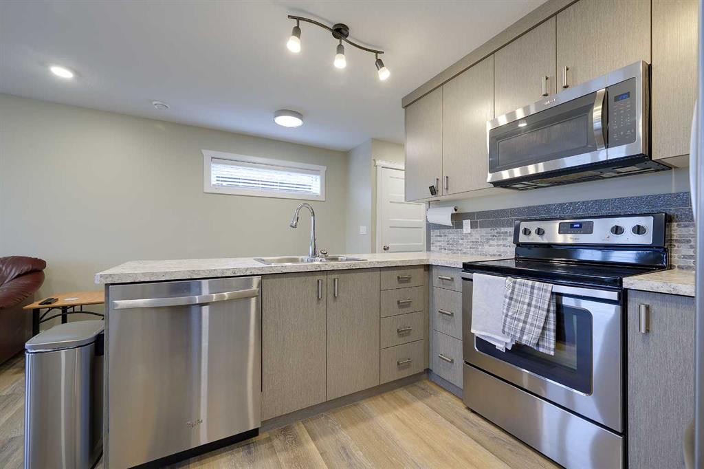 









471


Townsend

Street,
Red Deer,




AB
T4P 0Y5

