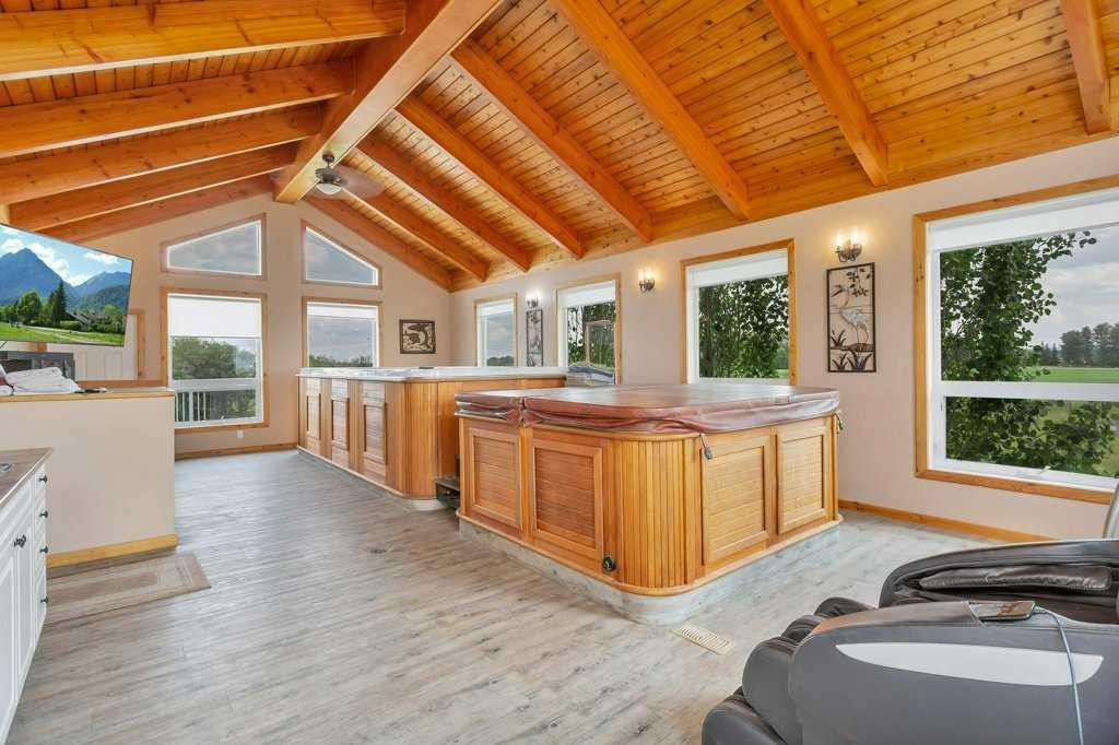 









27556


Township Road 372

,
Rural Red Deer County,




AB
T4G 0M5

