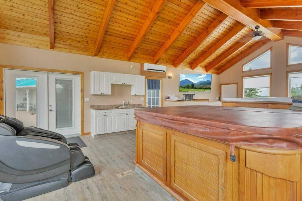 









27556


Township Road 372

,
Rural Red Deer County,




AB
T4G 0M5

