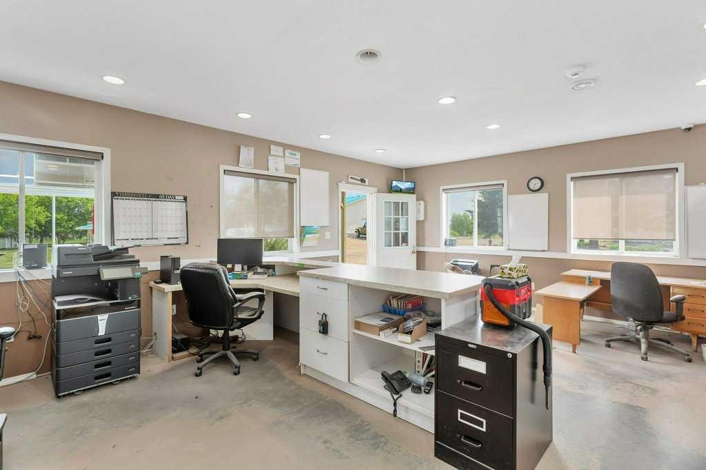 









27556


Township Road 372

,
Rural Red Deer County,




AB
T4G 0M5

