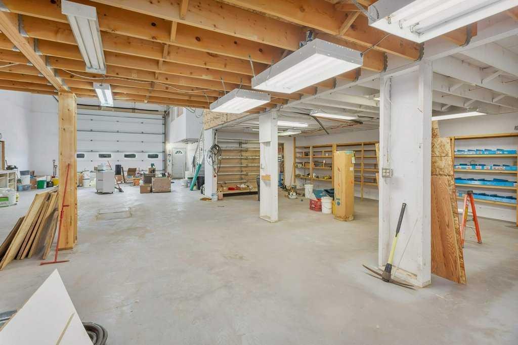 









27556


Township Road 372

,
Rural Red Deer County,




AB
T4G 0M5

