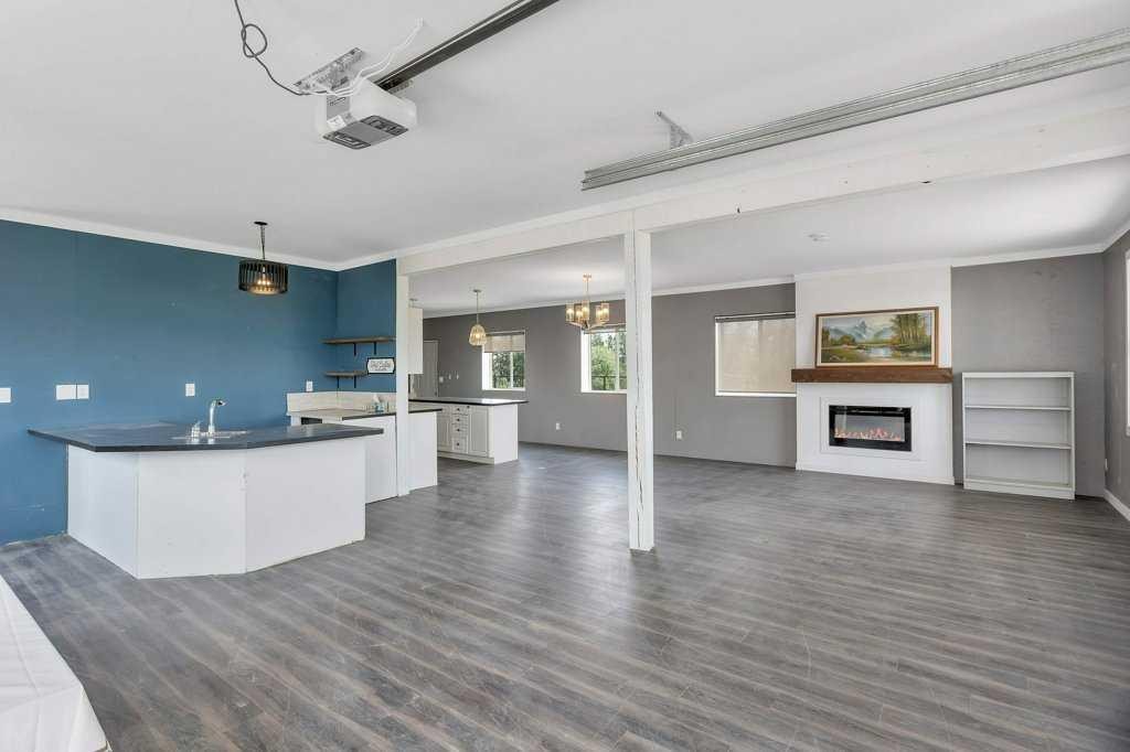 









27556


Township Road 372

,
Rural Red Deer County,




AB
T4G 0M5

