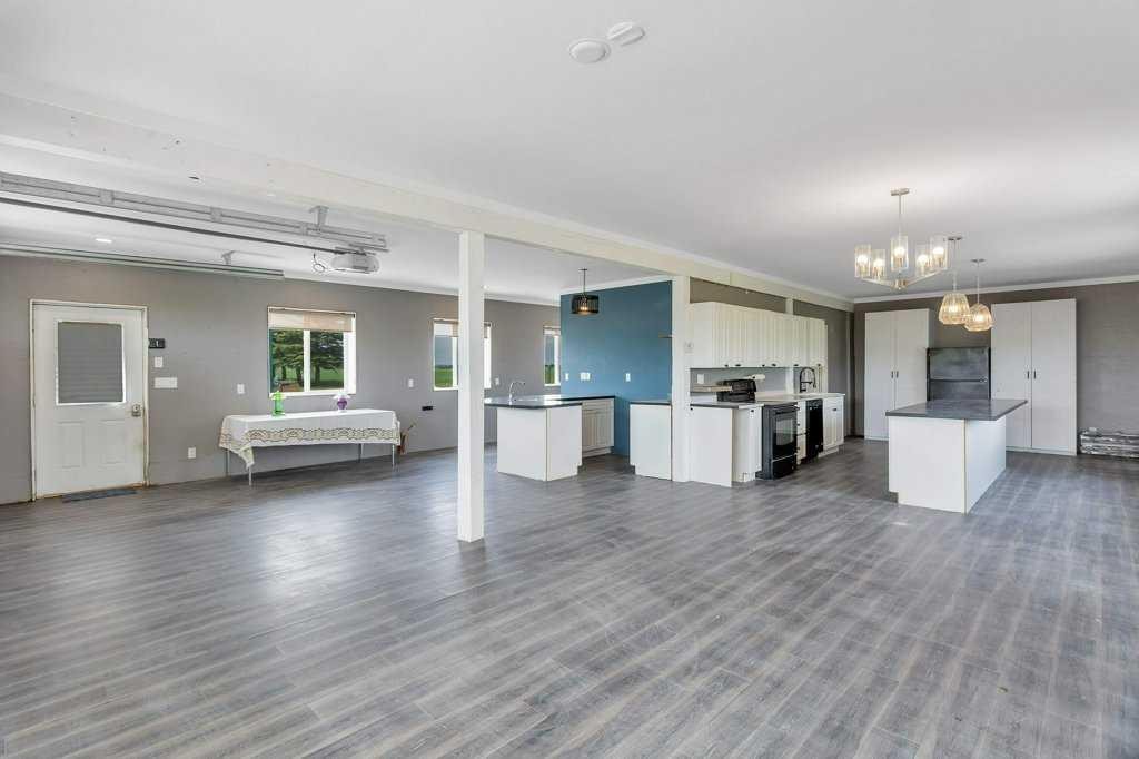 









27556


Township Road 372

,
Rural Red Deer County,




AB
T4G 0M5

