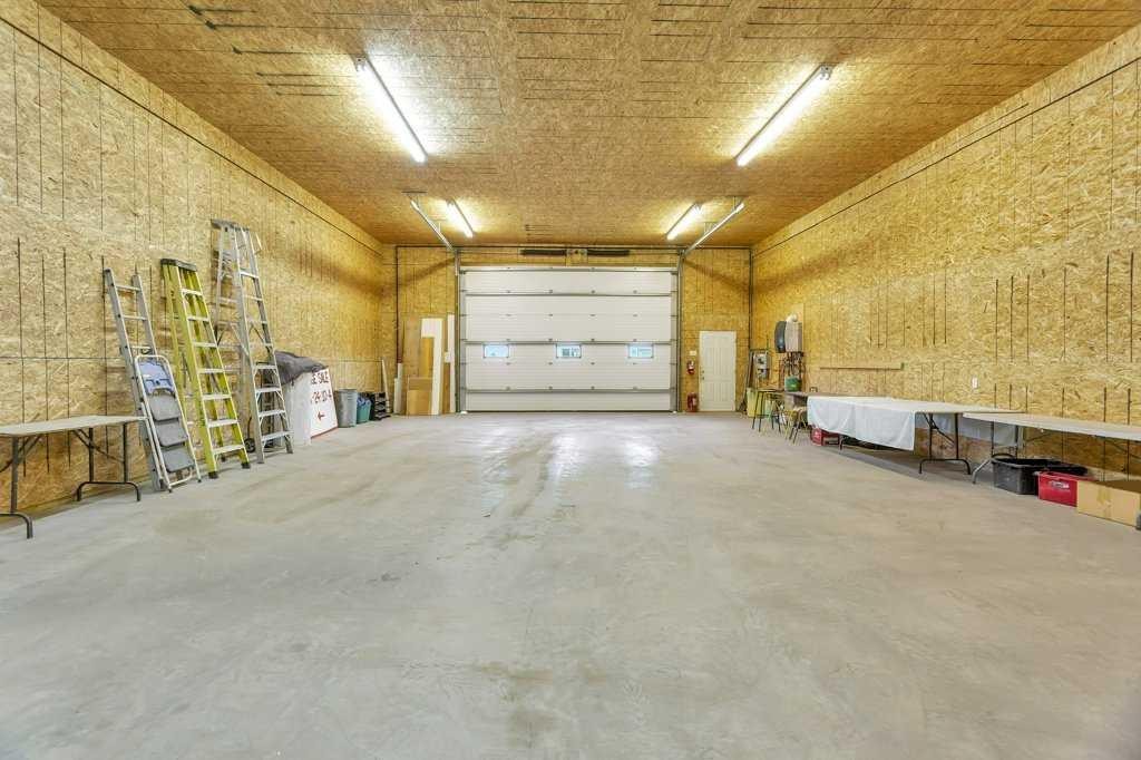









27556


Township Road 372

,
Rural Red Deer County,




AB
T4G 0M5

