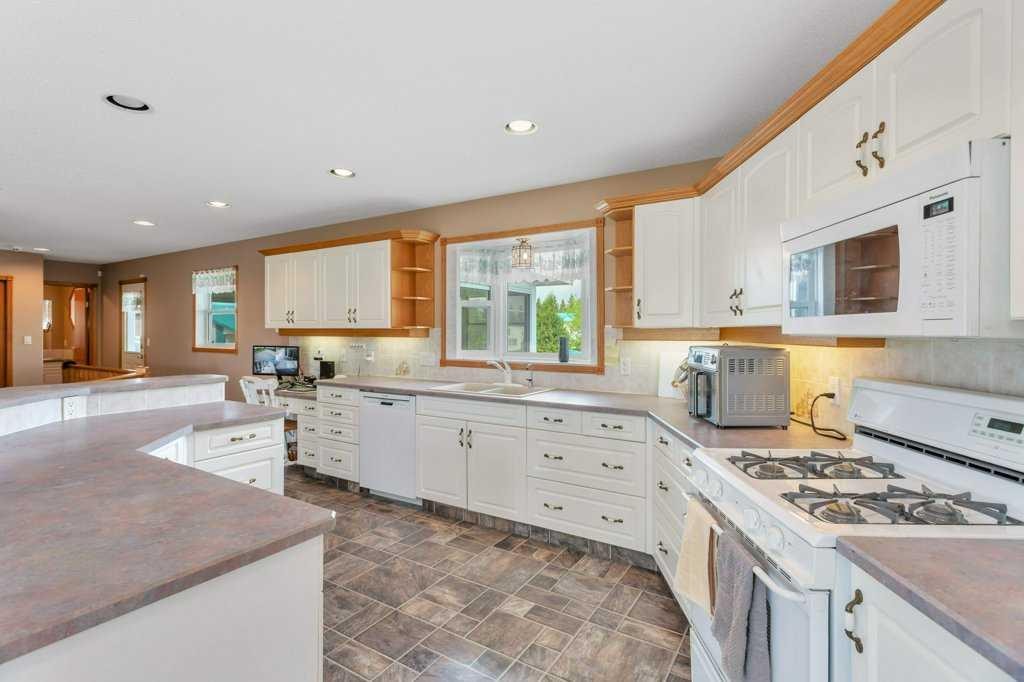 









27556


Township Road 372

,
Rural Red Deer County,




AB
T4G 0M5


