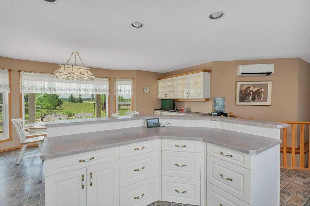 









27556


Township Road 372

,
Rural Red Deer County,




AB
T4G 0M5

