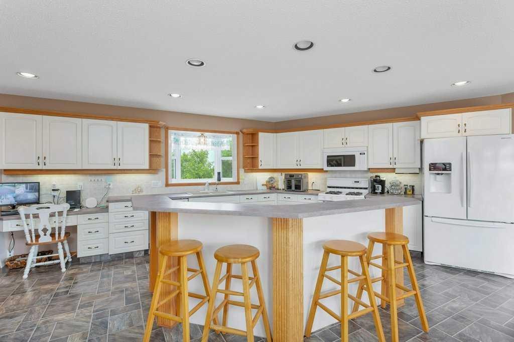 









27556


Township Road 372

,
Rural Red Deer County,




AB
T4G 0M5

