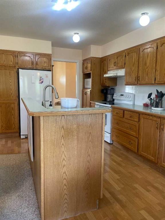 









5203


45

Street,
Consort,




AB
t0c 1b0

