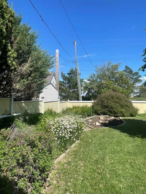 









5203


45

Street,
Consort,




AB
t0c 1b0

