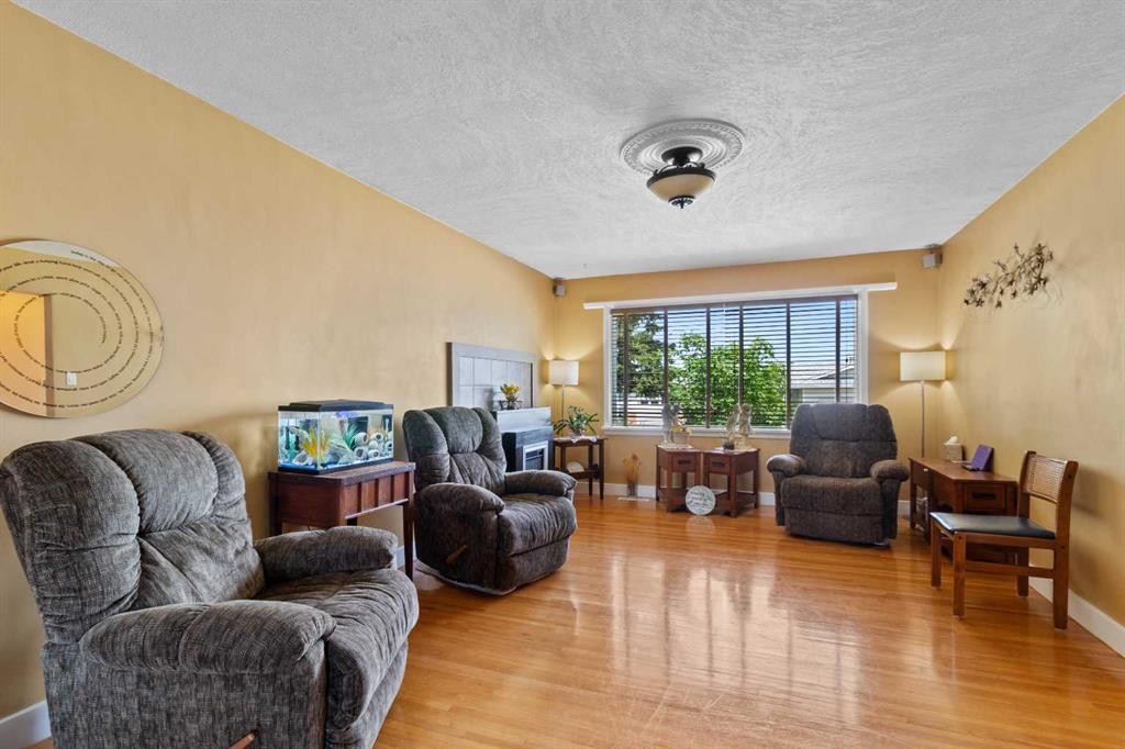 









4919


48

Street,
Innisfail,




AB
T4G 1N1


