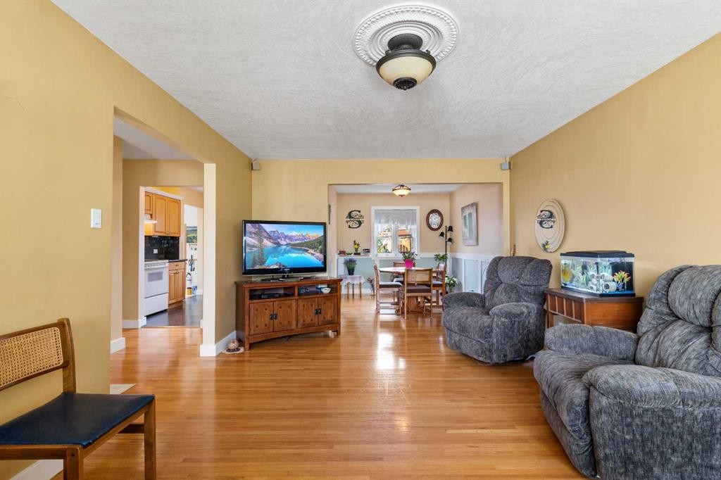 









4919


48

Street,
Innisfail,




AB
T4G 1N1

