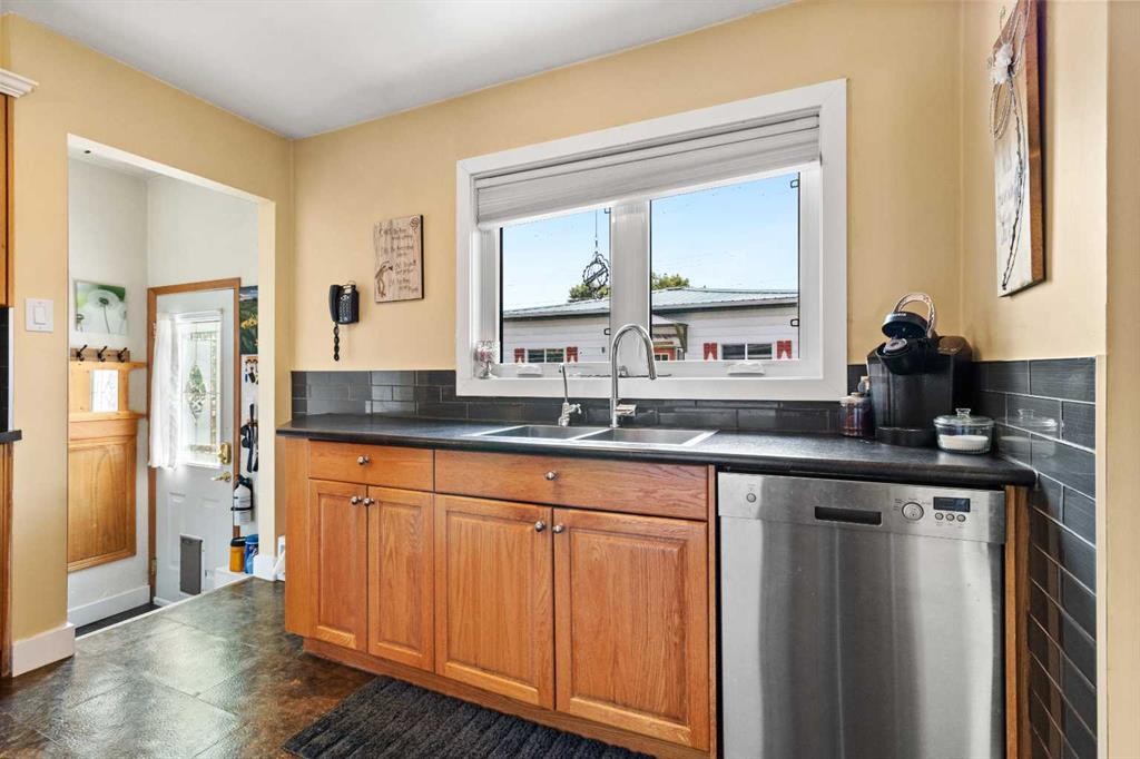 









4919


48

Street,
Innisfail,




AB
T4G 1N1

