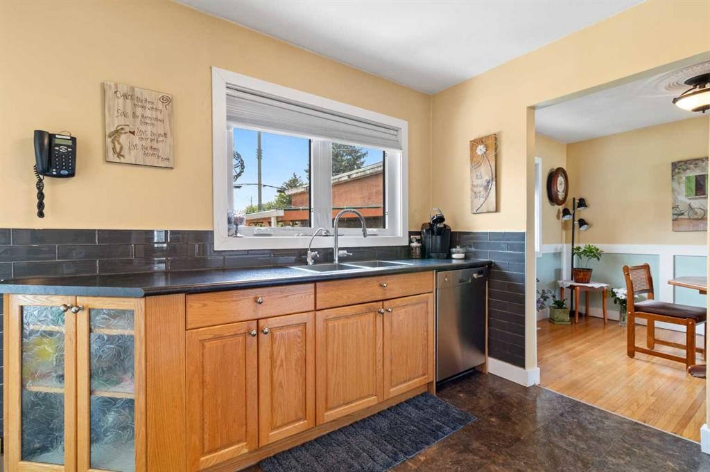 









4919


48

Street,
Innisfail,




AB
T4G 1N1

