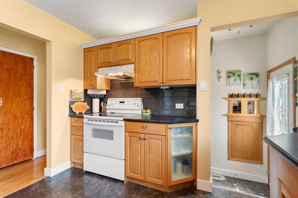 









4919


48

Street,
Innisfail,




AB
T4G 1N1

