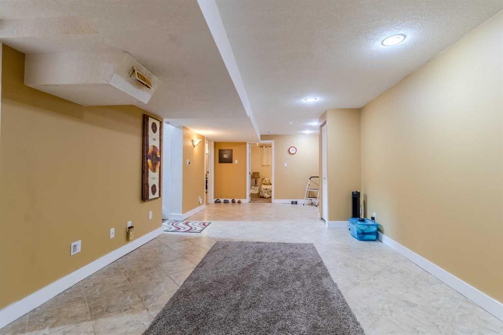 









4919


48

Street,
Innisfail,




AB
T4G 1N1

