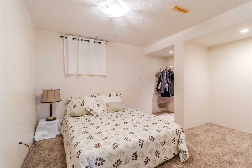 









4919


48

Street,
Innisfail,




AB
T4G 1N1

