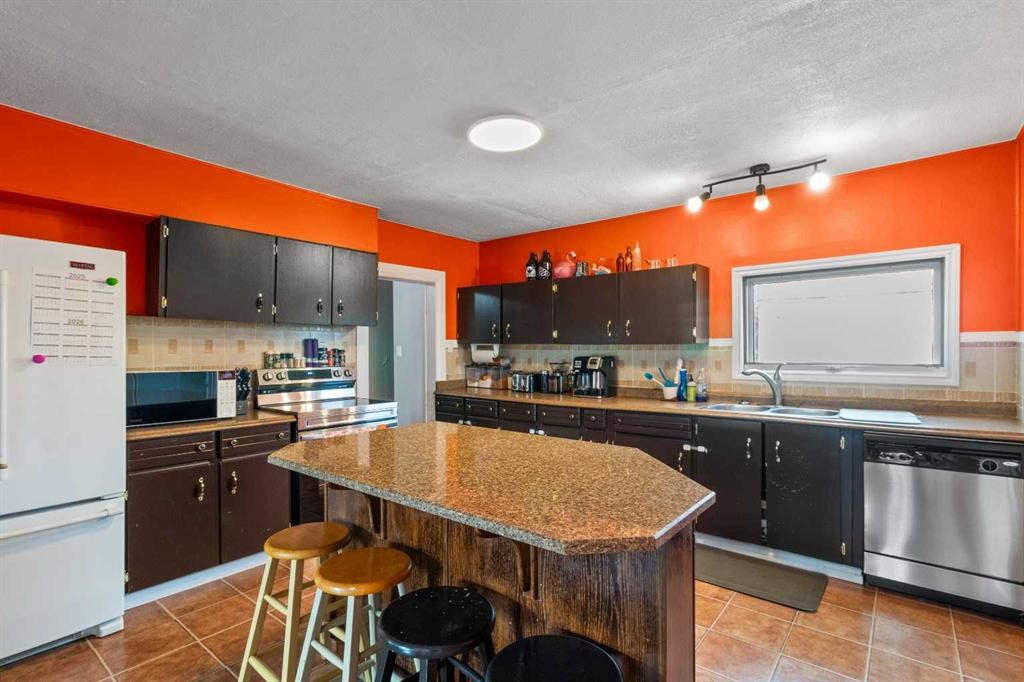 









24


Main Street

,
Ardley,




AB
T0M 0V0


