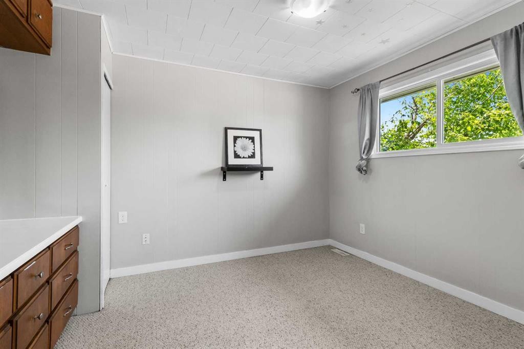 









1835


23 Avenue

,
Delburne,




AB
T0M 0V0

