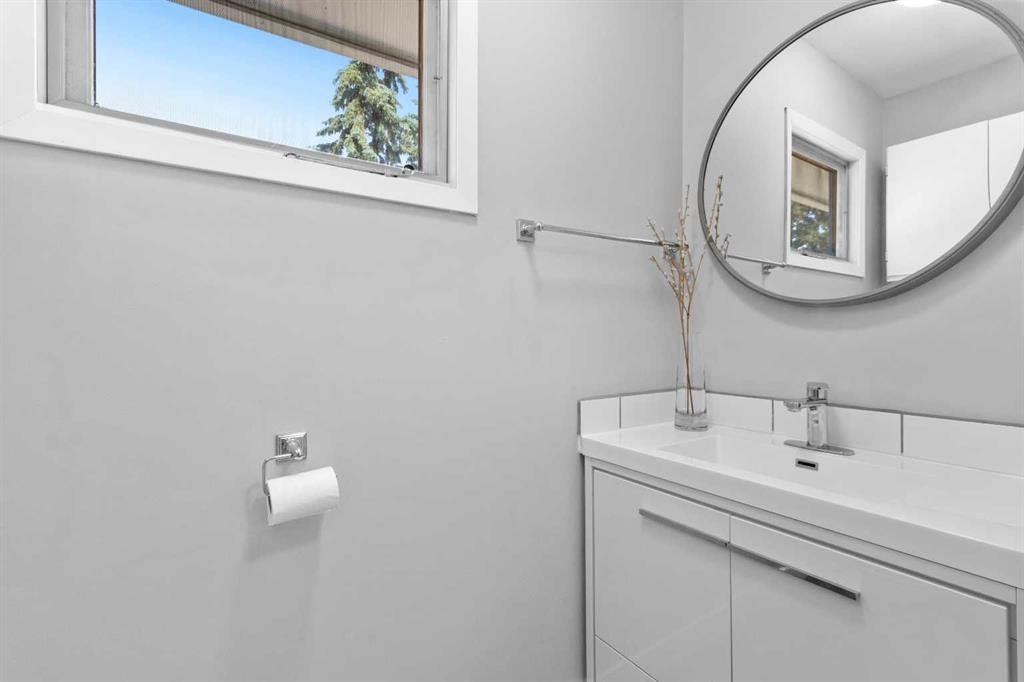 









1835


23 Avenue

,
Delburne,




AB
T0M 0V0

