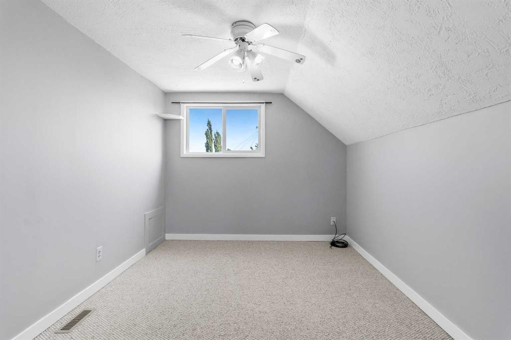 









1835


23 Avenue

,
Delburne,




AB
T0M 0V0

