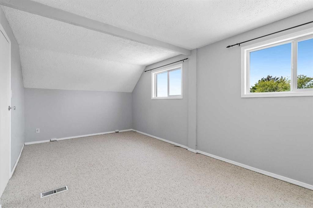 









1835


23 Avenue

,
Delburne,




AB
T0M 0V0

