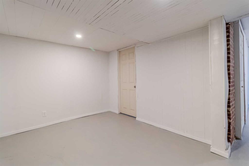 









1835


23 Avenue

,
Delburne,




AB
T0M 0V0

