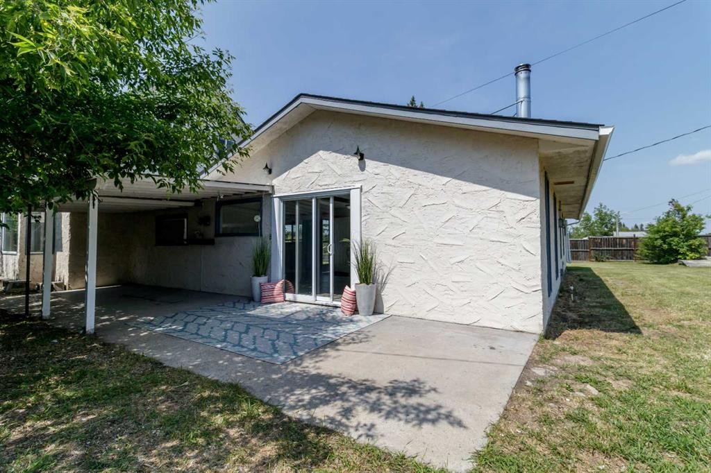 









1835


23 Avenue

,
Delburne,




AB
T0M 0V0

