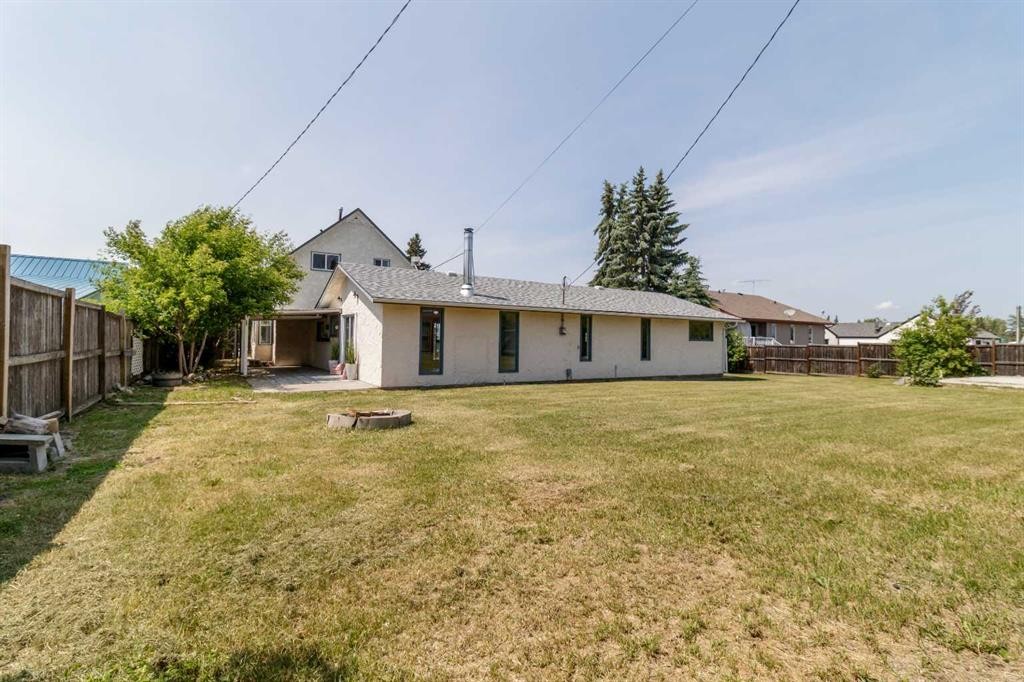 









1835


23 Avenue

,
Delburne,




AB
T0M 0V0

