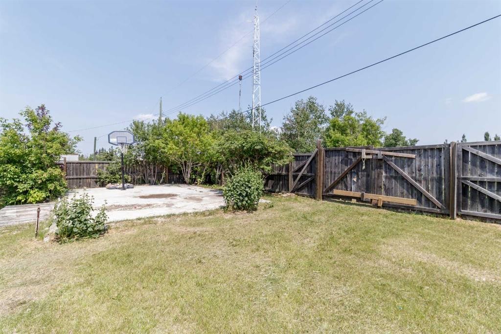 









1835


23 Avenue

,
Delburne,




AB
T0M 0V0

