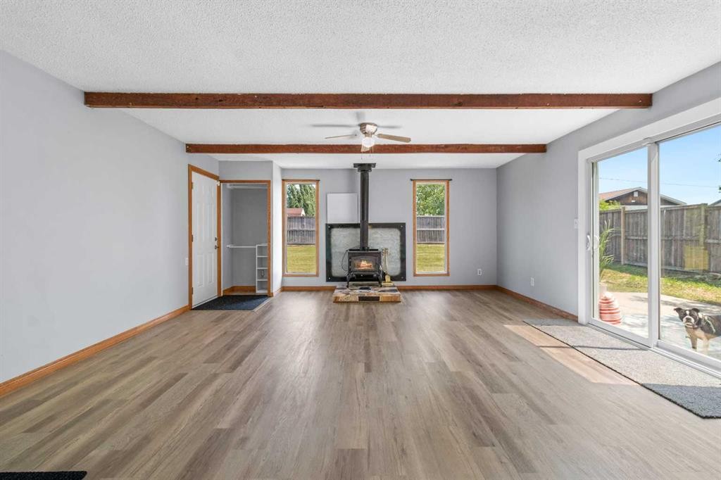 









1835


23 Avenue

,
Delburne,




AB
T0M 0V0


