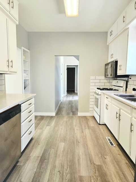 









1835


23 Avenue

,
Delburne,




AB
T0M 0V0

