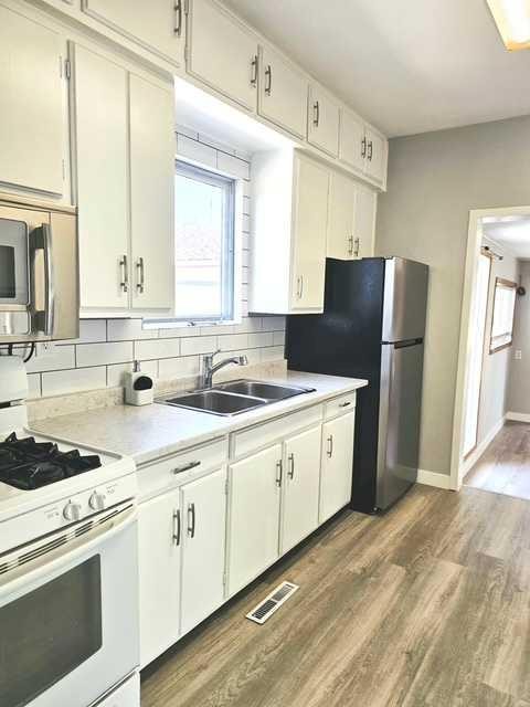 









1835


23 Avenue

,
Delburne,




AB
T0M 0V0

