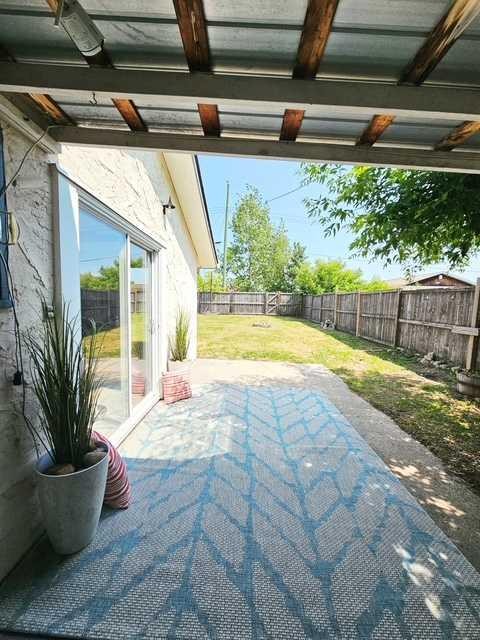









1835


23 Avenue

,
Delburne,




AB
T0M 0V0

