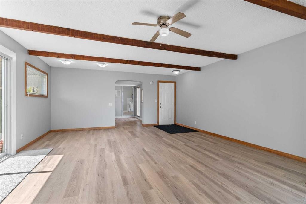 









1835


23 Avenue

,
Delburne,




AB
T0M 0V0


