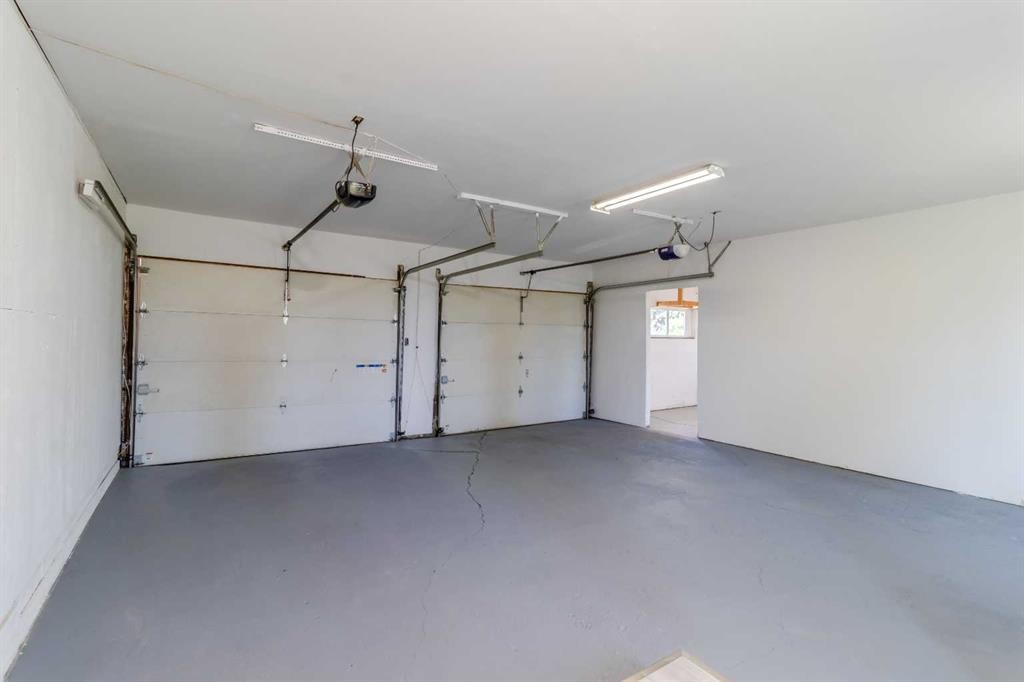 









1835


23 Avenue

,
Delburne,




AB
T0M 0V0

