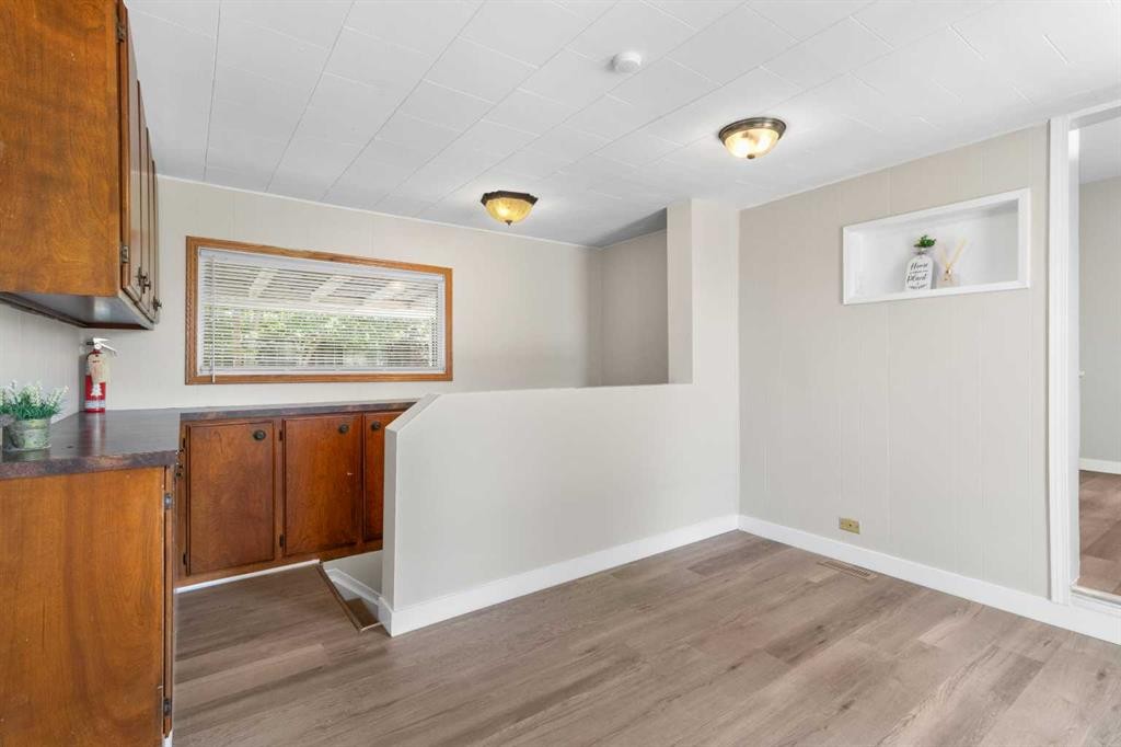 









1835


23 Avenue

,
Delburne,




AB
T0M 0V0

