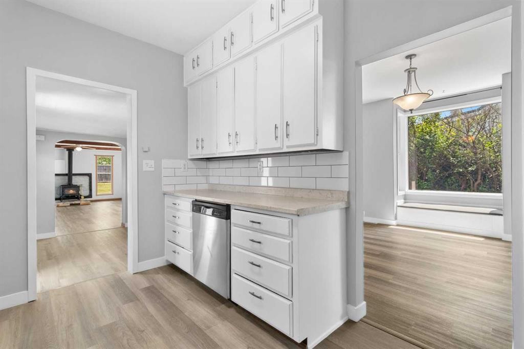 









1835


23 Avenue

,
Delburne,




AB
T0M 0V0

