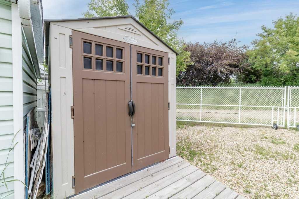









22


Ellis

Close,
Red Deer,




AB
T4R 2C4

