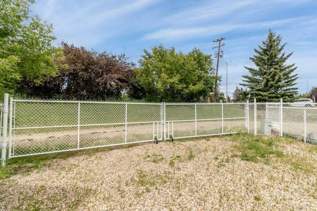 









22


Ellis

Close,
Red Deer,




AB
T4R 2C4

