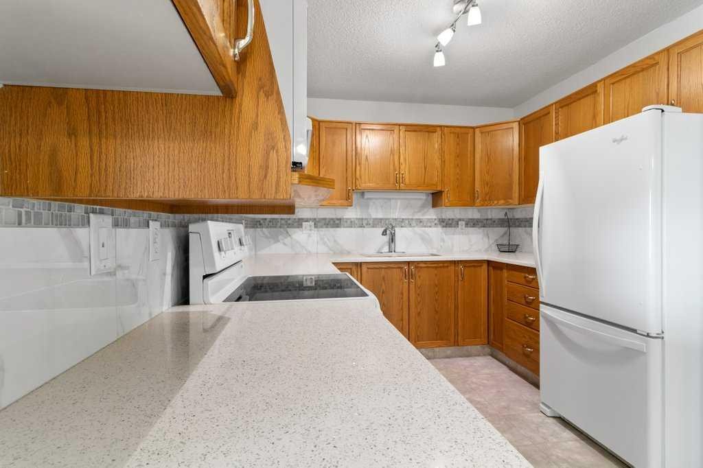 









22


Ellis

Close,
Red Deer,




AB
T4R 2C4

