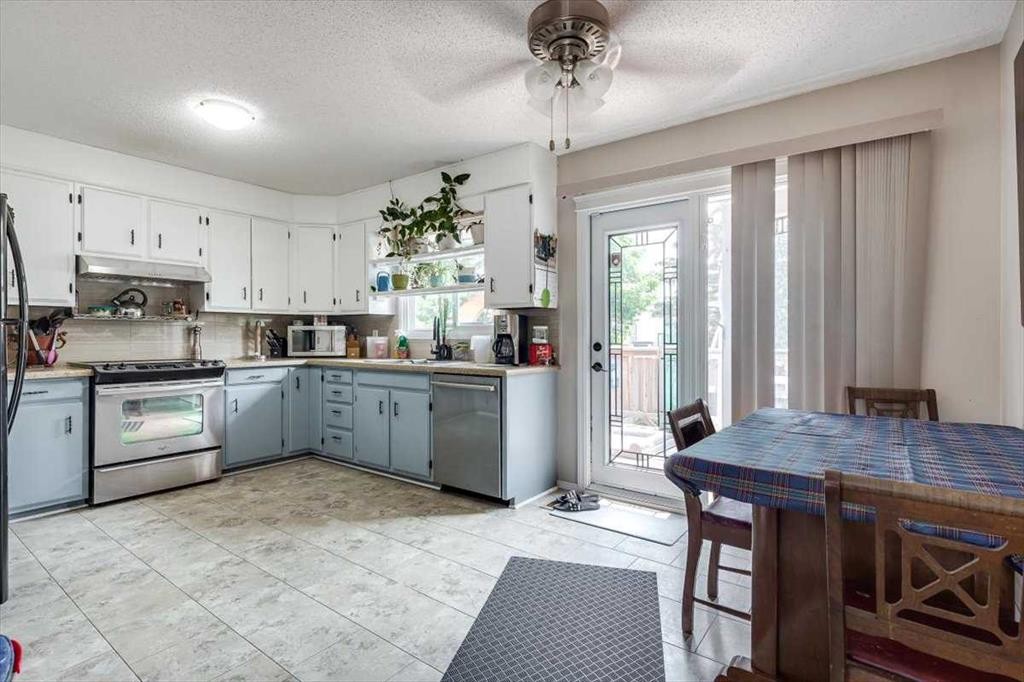 









20


Larne

Place,
Penhold,




AB
T0M 1R0

